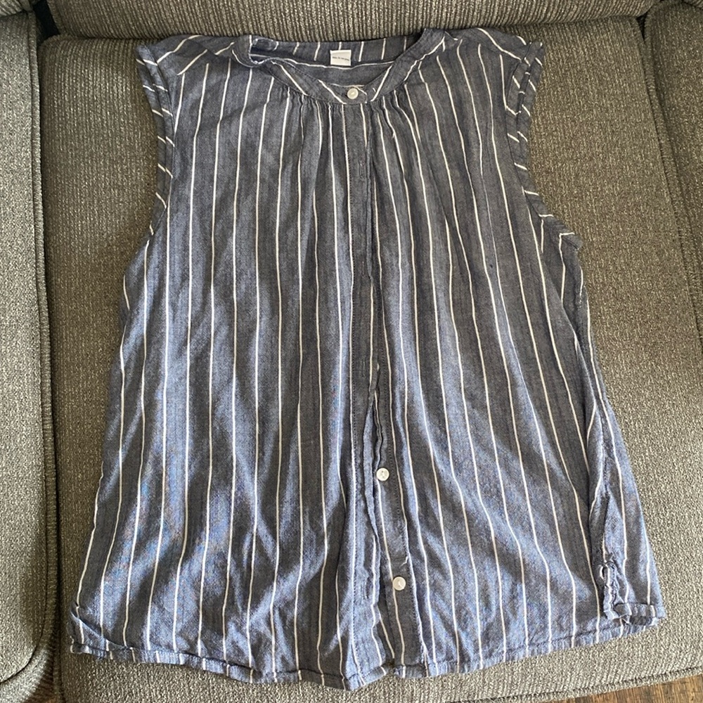 cute casual blouse top. button down. short sleeve.
